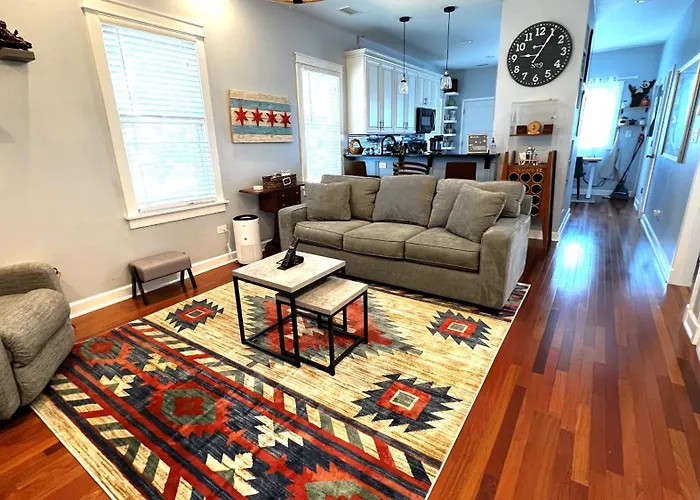 Cozy Chicago Apartment Next To The River
